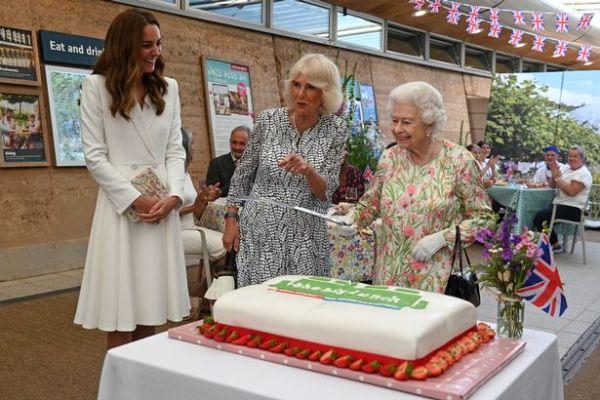 凯特王妃40周岁，英国女王亲送祝福，生日肖像惊艳网友