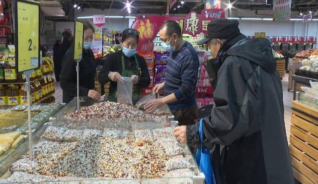 太原：腊八节味浓 食材卖得火