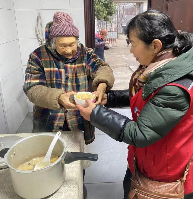 暖心！真“粥”到