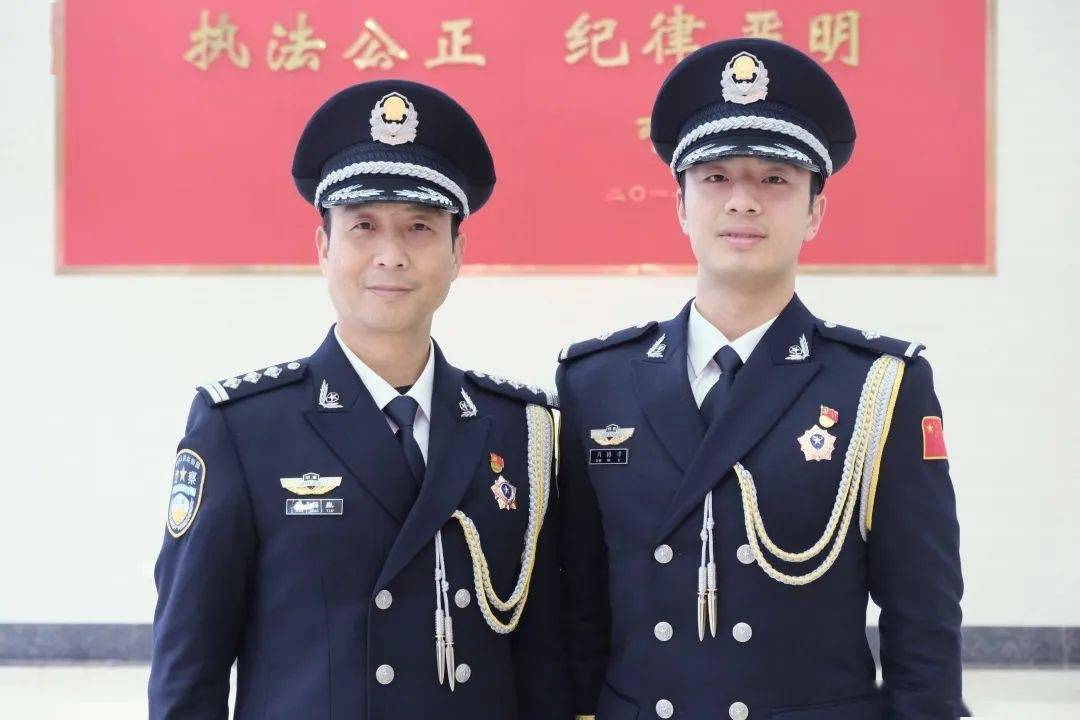 【你好，警察节】你好，警礼服！聚焦最美礼服照，献礼最美警察节