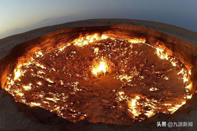 土库曼斯坦“地狱之门”已燃烧半世纪，总统找寻专家试图扑灭大火