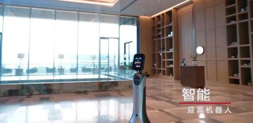 自助入住、语音“云管家”、机器人送餐……两江新区明月湖畔有家未来酒店