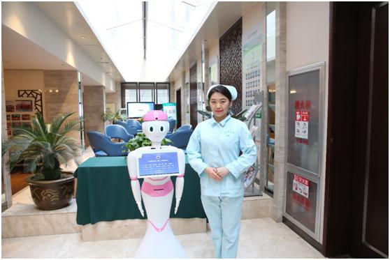 齐鲁医院健康管理中心5G+AI机器人“齐齐”上岗