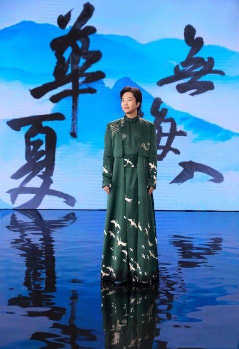 李玉刚新年第一首歌《华夏》 表达了千千万万中华儿女对祖国的爱慕之情