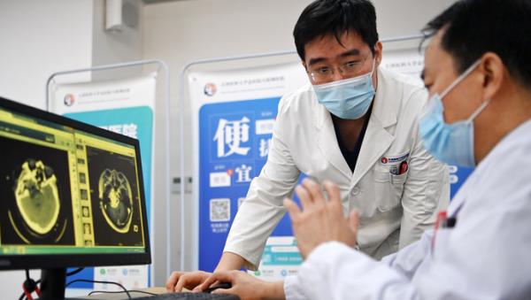 医院检验检查费太贵？上海将48个医疗服务项目纳入医保，每年减负3亿元