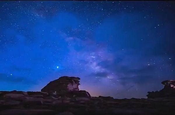 夜读｜天空黑暗到一定程度，星辰就会熠熠生辉