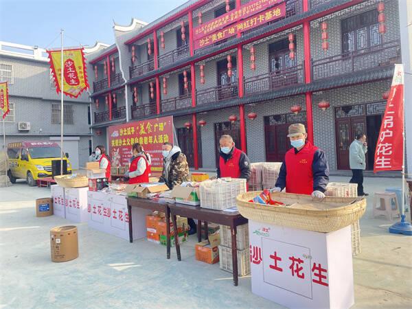 赶大集 买年货 传统大集年味十足，还有免费沙土瓜子可以领！