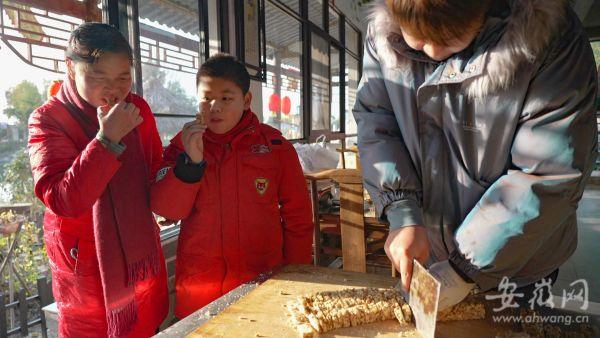 新春走基层｜芜湖百年糖坊：“手”护童年的传统糖味儿