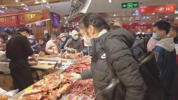 黄浦年味｜食品店里人声鼎沸，提前感受浓浓年味