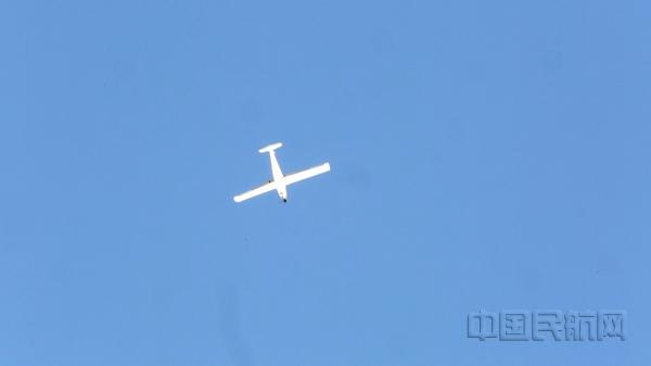 RX4E四座电动飞机缩比模型机自由飞试验首飞成功