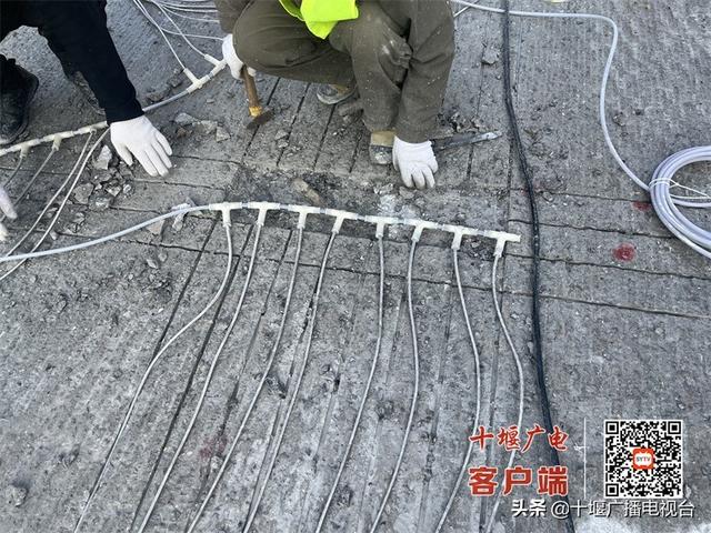 给公路铺“电热毯”你见过吗？郧十高速用上了这项黑科技