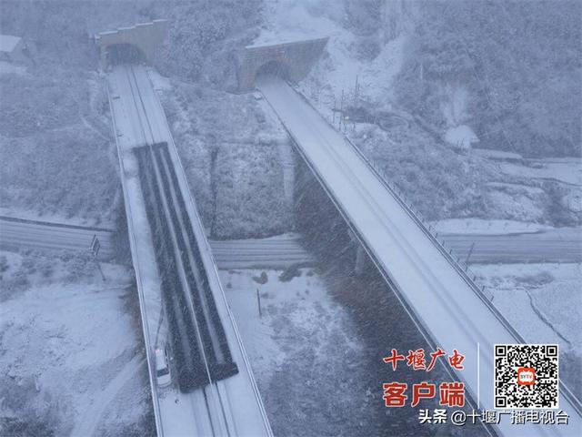 给公路铺“电热毯”你见过吗？郧十高速用上了这项黑科技