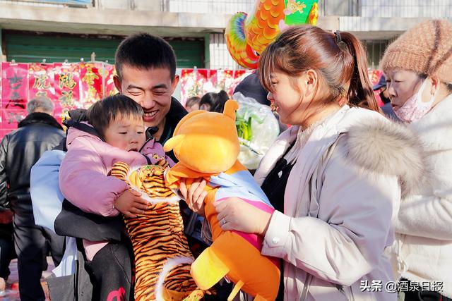 新春走基层丨寻年味 赶年集