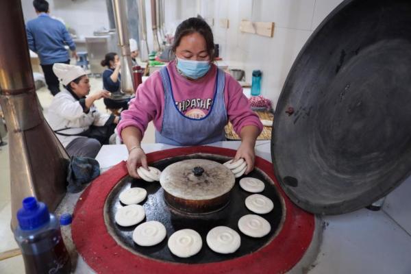 400年传承店子火烧：咬一口咯嘣脆，嚼一下香满嘴