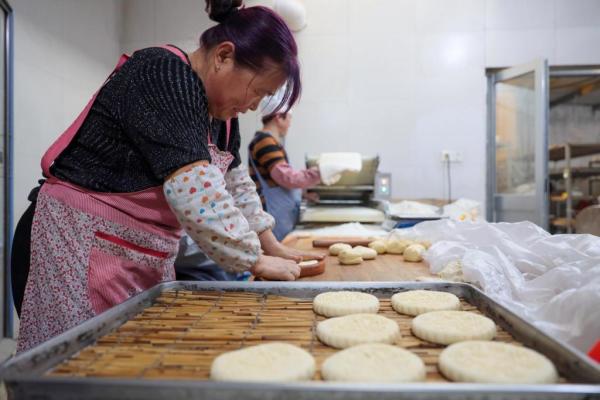 400年传承店子火烧：咬一口咯嘣脆，嚼一下香满嘴