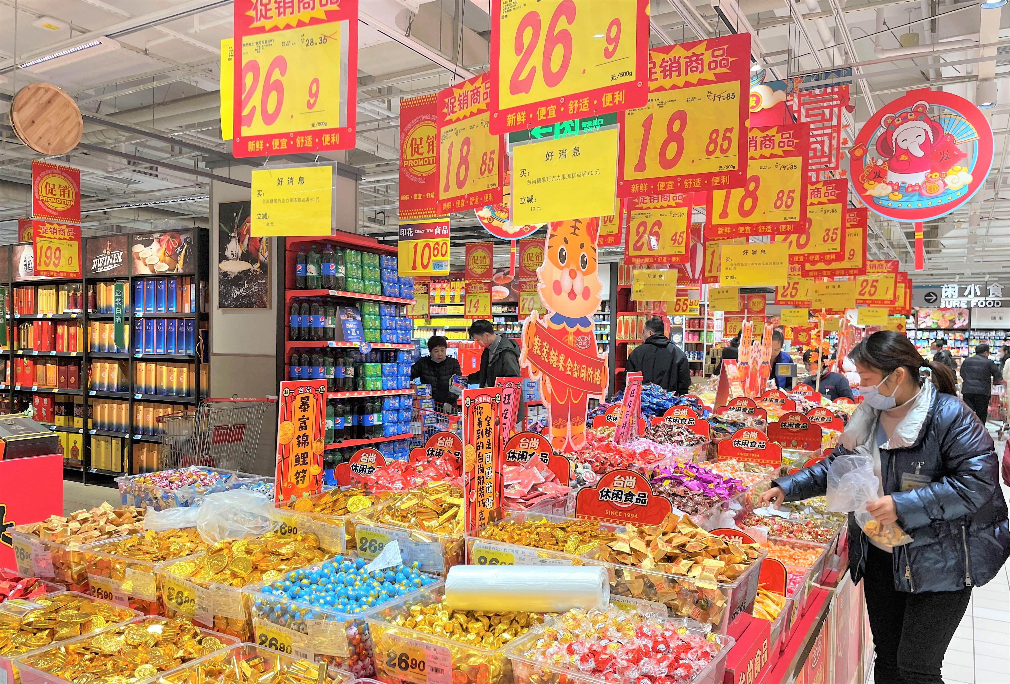 菜市场里热热闹闹、商场超市顾客盈门，春节临近茸城消费市场购销两旺