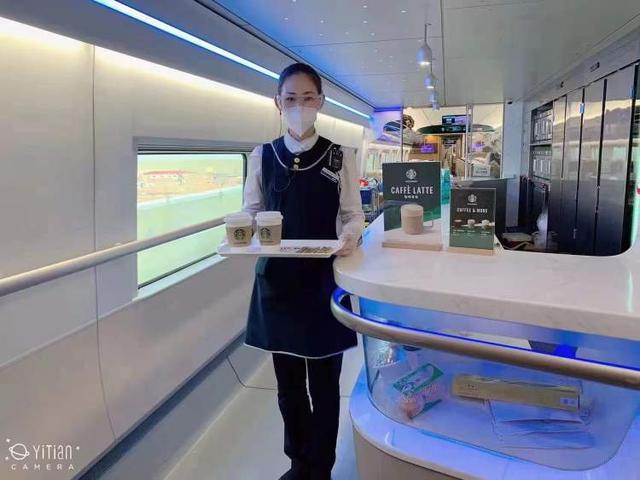 高铁上也能喝到现磨星巴克了！上海三趟高铁推出现磨咖啡，高铁餐单扩容，更多地方特色菜也来了
