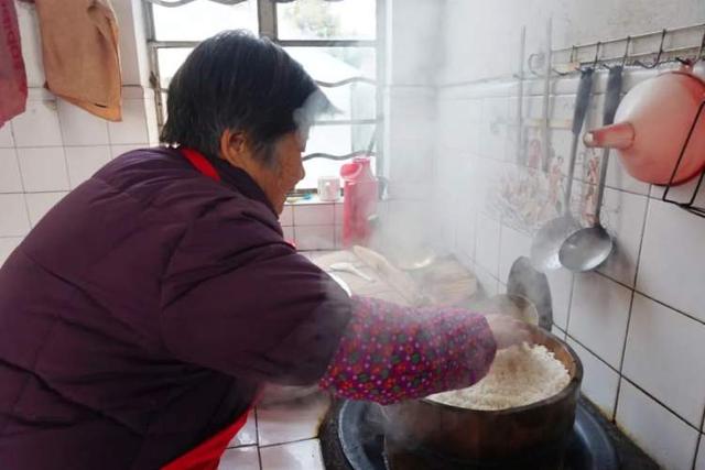 可以喝的酒酿，馅料丰富的崇明糕，崇明的这些年货里藏着记忆和乡愁｜晨吃客