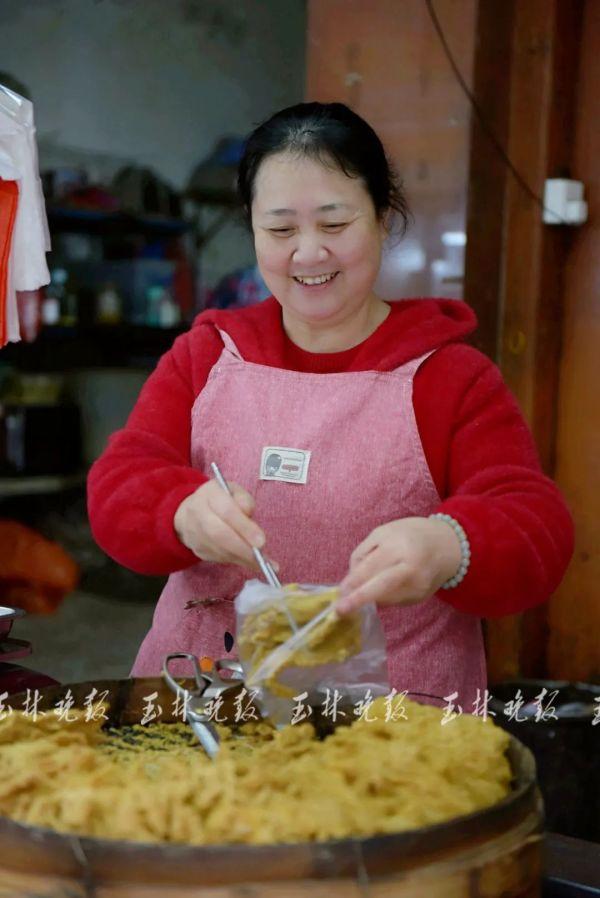 这样做白切鸡，皮脆肉嫩！这两个步骤，很多人不知道