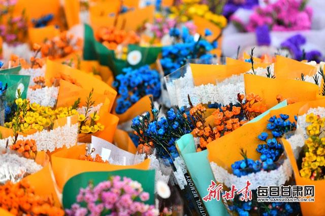 「找年味」花市红 鲜花俏 年味儿浓