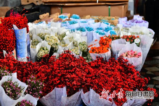 「找年味」花市红 鲜花俏 年味儿浓