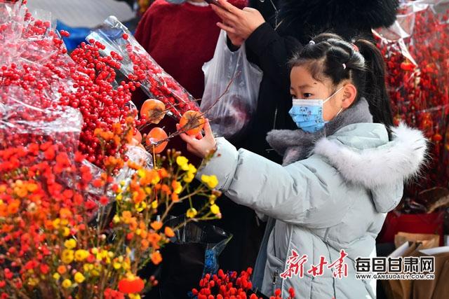 「找年味」花市红 鲜花俏 年味儿浓