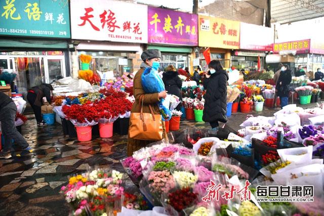 「找年味」花市红 鲜花俏 年味儿浓