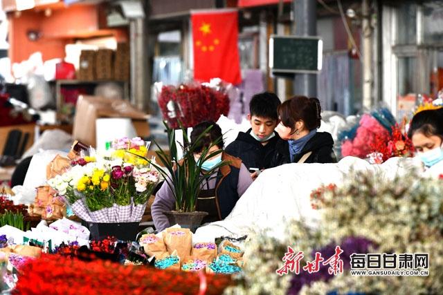 「找年味」花市红 鲜花俏 年味儿浓