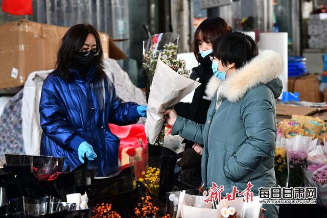 「找年味」花市红 鲜花俏 年味儿浓