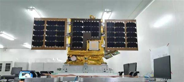 武大50多名学生造了一颗卫星：仅重19kg，创历史首次