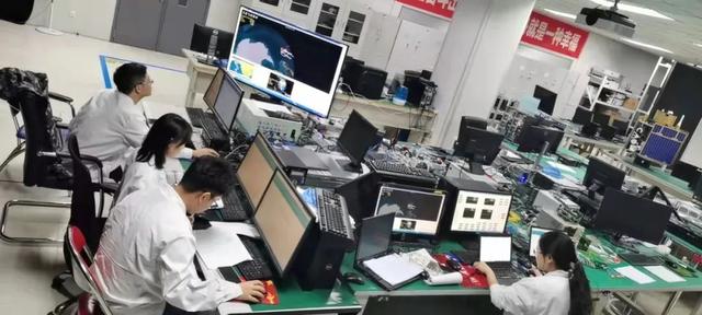 下个月上九天！这些武汉大学生造了一颗卫星……