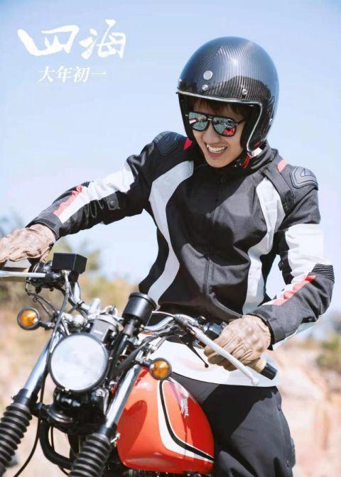 为了演《四海》 刘昊然“考摩托车证前半小时突击学习三轮摩托”