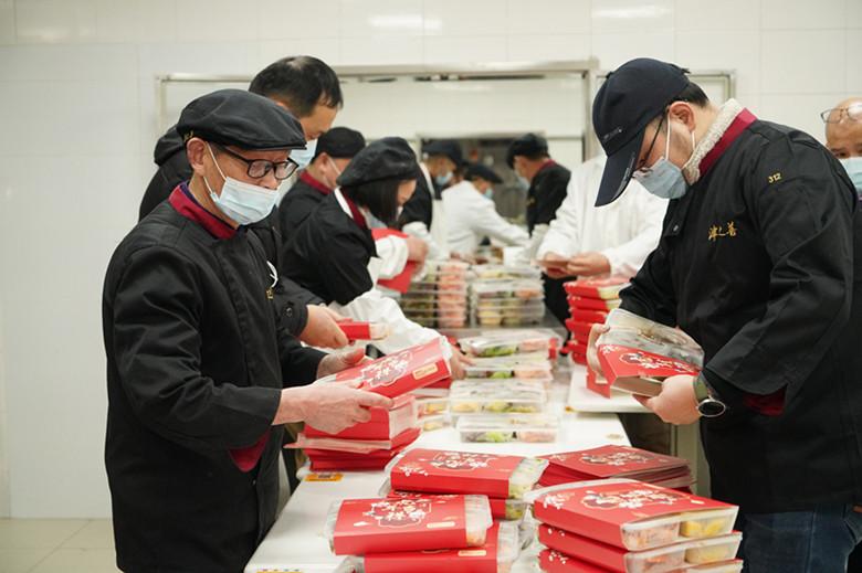 1000斤大米、1500斤青鱼、5300片排骨……公交人的年夜饭准备好了