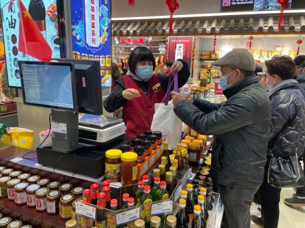 爱申活暖心春｜淮海路老字号食品店里，哪些年货人气最旺？