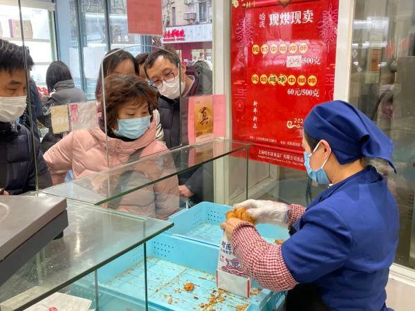 爱申活暖心春｜淮海路老字号食品店里，哪些年货人气最旺？