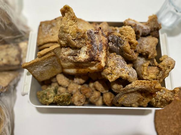 跨越山海的年夜饭：爸妈寄来两大箱食材，我热泪盈眶塞满冰箱