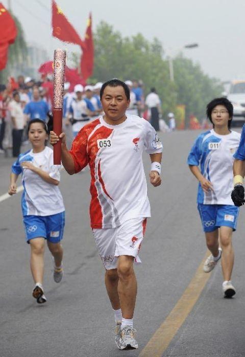 “双奥音乐人”续写奥林匹克梦想 《一起向未来》词曲作者接力“跑火炬”