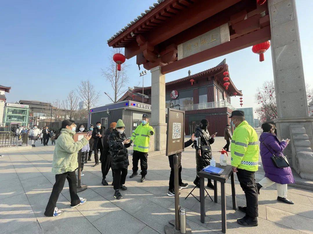 过年逛街游园 这些防护细节需注意→