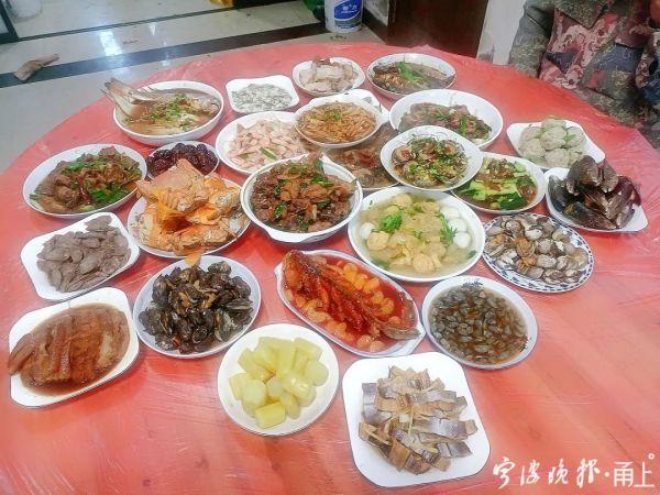 小学生年夜饭连上20道菜“火出圈”！怎么做到的？