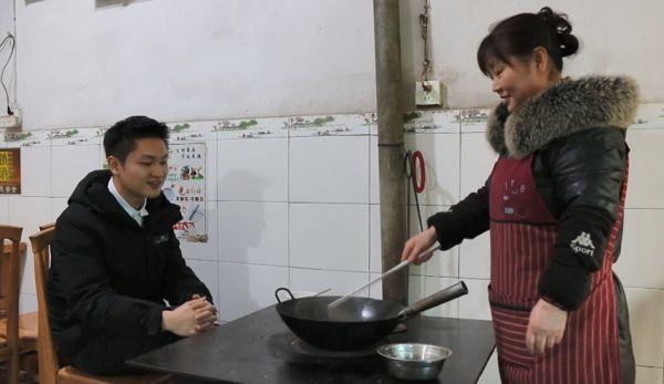 面皮还能做出朵儿花儿来！小小肉饼店一开就是上百年……贵州这些美食太绝了