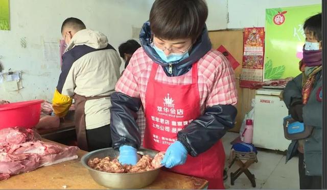 灌肠飘出年香味，凝聚记忆与亲情