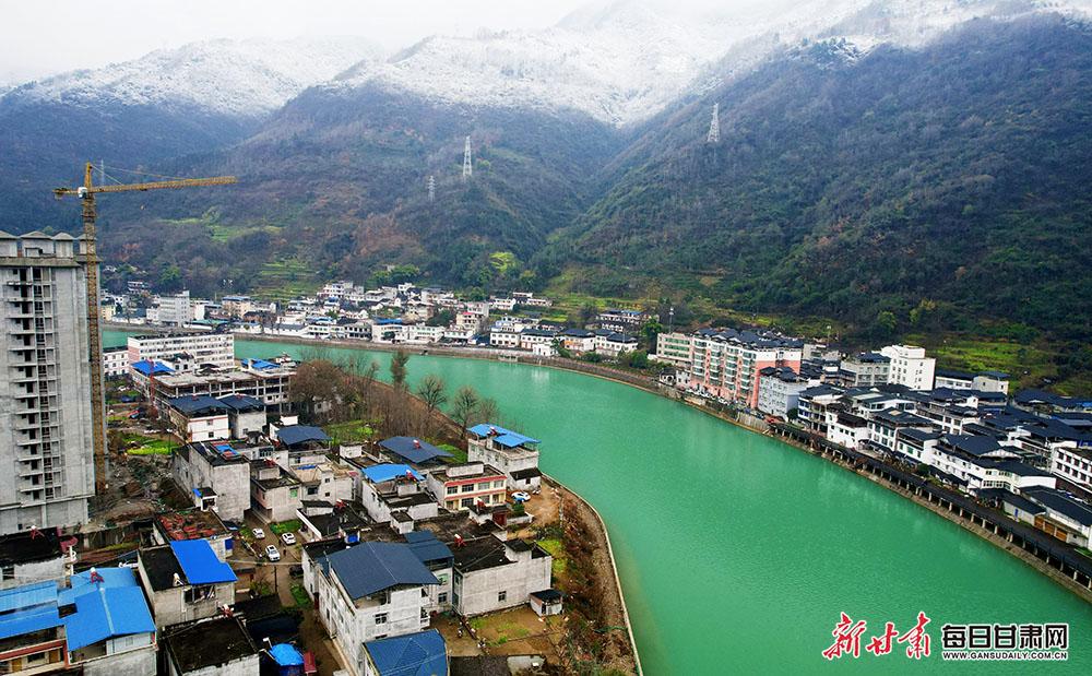 田园画卷添新景 茶乡春色醉人间 文县碧口镇的油菜花开了