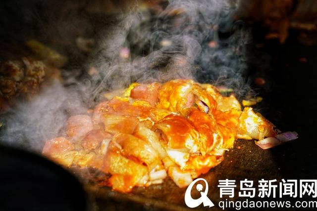 心有美食忘天寒 正月到青岛台东步行街品小吃