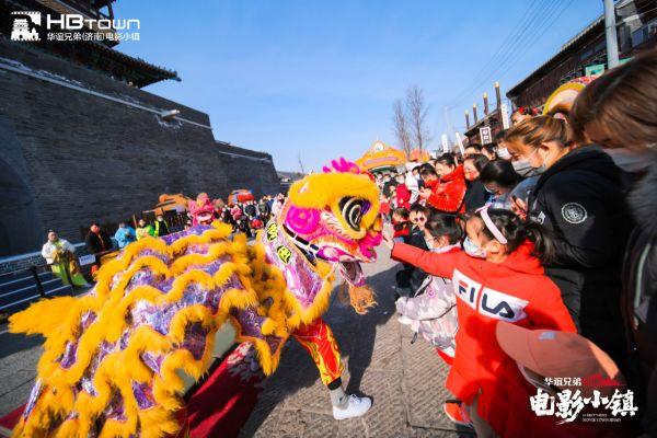 一秒梦回老济南 在华谊兄弟（济南）电影小镇过传统年、国朝年