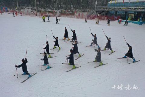 冰天雪地中，一群武当弟子突然……太帅了！