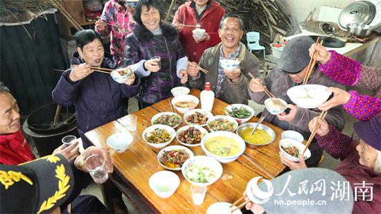 新春走基层|舍小灶、吃大锅 抱团养老的乡村实践