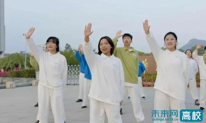 华侨大学境内外学子唱响冬奥会主题曲《一起向未来》