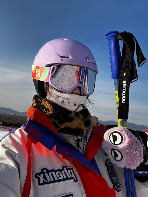 林允分享滑雪照 装备齐全自称“双板女孩”