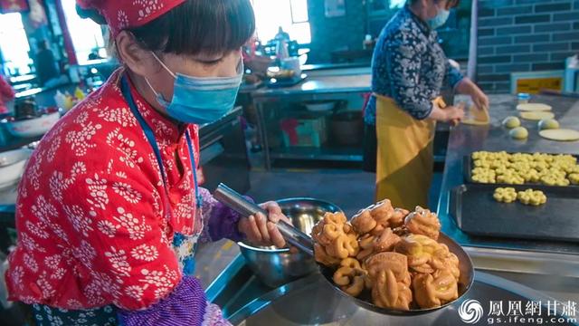 【金昌年味儿】借问美食何处有 永昌钟楼小吃城走一走