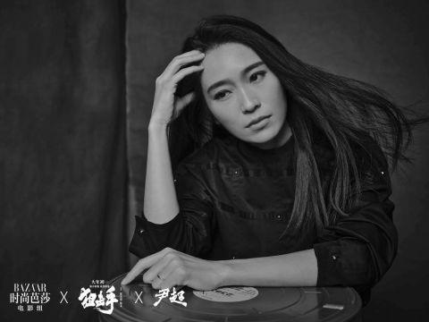 张艺谋与女儿张末同框拍写真 温馨有爱父女情深